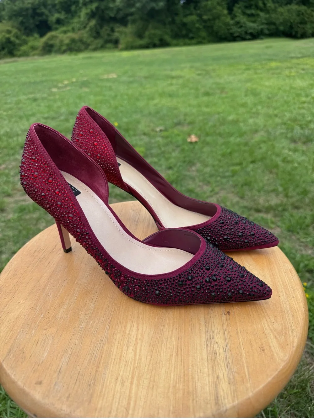 Ladies White House Black Market Burgundy Crystal-Embellished Pointed Pumps